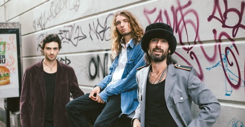 The Gulls + The Dead Reds